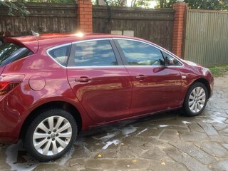 2010 Opel Astra J, красный, 540000 рублей, вид 2