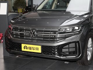 2025 Volkswagen Touareg III Рестайлинг, серый, 8100000 рублей, вид 2