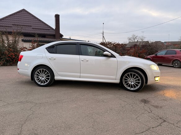 2013 Skoda Octavia III (A7), белый, 1400000 рублей - вид 5