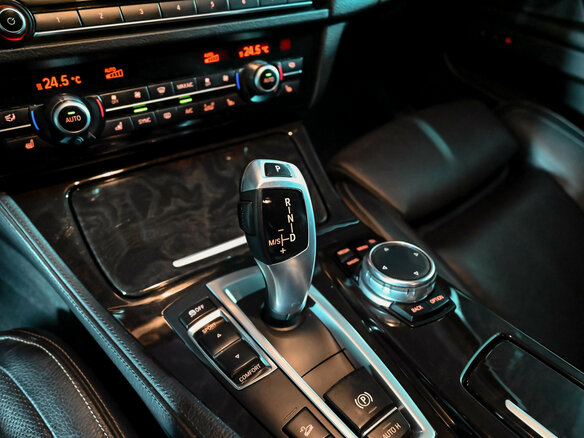 2014 BMW 5 серии 530d xDrive VI (F10/F11/F07) Рестайлинг, серый - вид 15