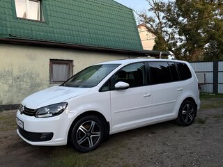 2010 Volkswagen Touran I Рестайлинг 2, белый, 899000 рублей, вид 2