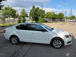 2019 Skoda Octavia III (A7) Рестайлинг, белый, 900000 рублей, вид 3