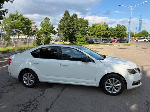 2019 Skoda Octavia III (A7) Рестайлинг, белый, 900000 рублей - вид 2