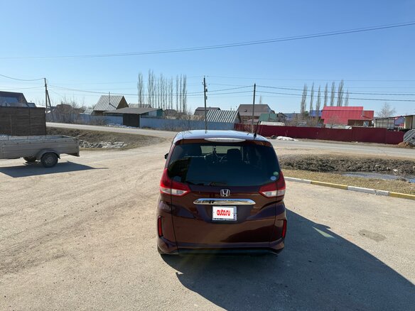 2017 Honda Freed+ II, красный, 1380000 рублей - вид 9