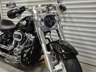 2023 Harley-Davidson Fat Boy, чёрный, 3250000 рублей, вид 4