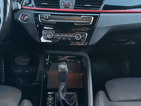 2017 BMW X1 20i xDrive II (F48), чёрный, 2350000 рублей - вид 18