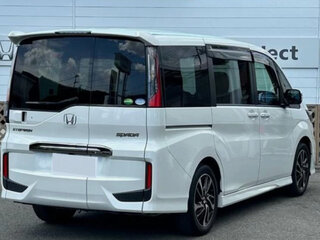 2021 Honda Stepwgn Spada V Рестайлинг, белый, 2100000 рублей, вид 4