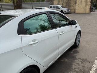 2014 Kia Rio 6-speed III, белый, 800000 рублей, вид 3