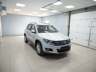 2014 Volkswagen Tiguan I Рестайлинг, серебристый, 1299000 рублей, вид 4