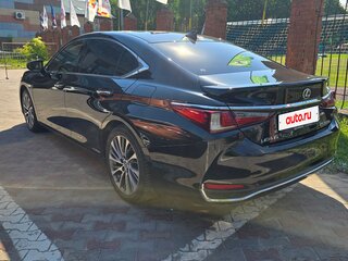 2021 Lexus ES 300h VII Рестайлинг, чёрный, 3800000 рублей, вид 4