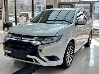 2022 Mitsubishi Outlander III Рестайлинг 3, белый, 2050000 рублей, вид 2