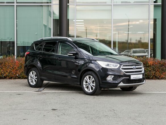 2017 Ford Kuga II Рестайлинг, чёрный, 1650000 рублей - вид 4