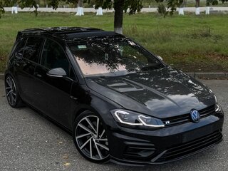 2019 Volkswagen Golf R VII Рестайлинг, чёрный, 4050000 рублей, вид 3
