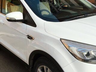 2017 Ford Kuga II Рестайлинг, белый, 1900000 рублей, вид 3