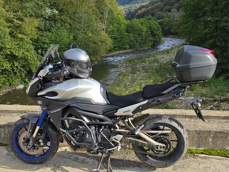 2015 Yamaha MT-09 Tracer (FJ-09), серебристый, 820000 рублей, вид 2