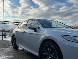 2021 Toyota Camry VIII (XV70) Рестайлинг, белый, 3150000 рублей, вид 4