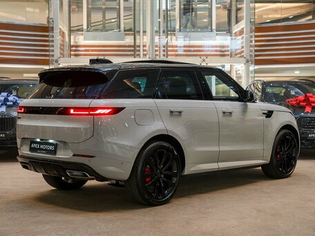 2026 Land Rover Range Rover Sport P400 MHEV III, серый, 18240000 рублей, вид 2