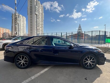 2020 Toyota Camry US Market VIII (XV70) Рестайлинг, синий, 2600000 рублей, вид 5