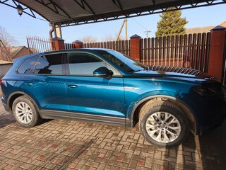 2018 Volkswagen Touareg III, синий, 5000000 рублей, вид 5