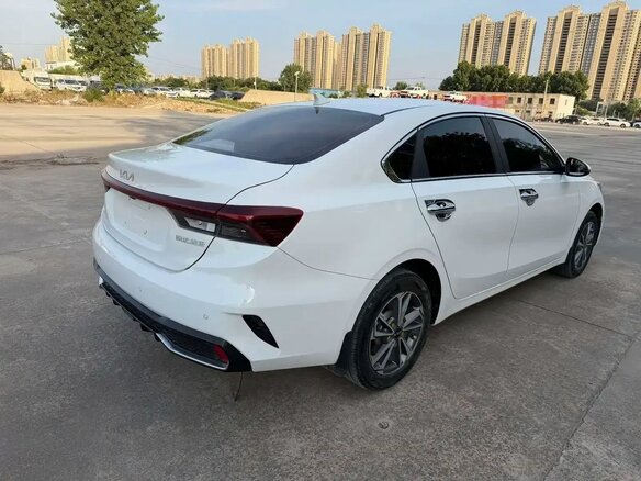 2023 Kia K3 II (China Market) Рестайлинг, белый, 1650000 рублей - вид 6