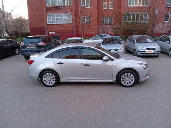 2012 Chevrolet Cruze I, серебристый, 568000 рублей - вид 3