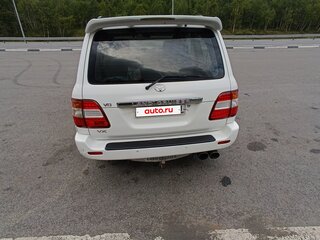 2005 Toyota Land Cruiser 100 Series Рестайлинг 2, белый, 2500000 рублей, вид 3