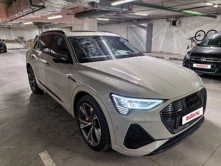 2021 Audi e-tron 55 I, бежевый, вид 1