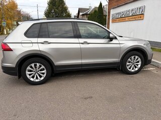 2021 Volkswagen Tiguan II Рестайлинг, серый, 3050000 рублей, вид 4