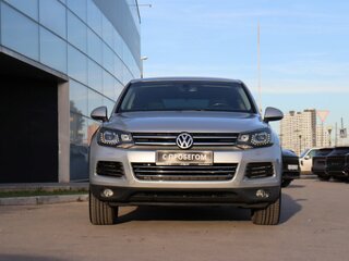 2012 Volkswagen Touareg II, серебристый, 1800000 рублей, вид 2