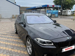 2016 BMW 5 серии 550i xDrive VI (F10/F11/F07) Рестайлинг, синий, 2900000 рублей, вид 3
