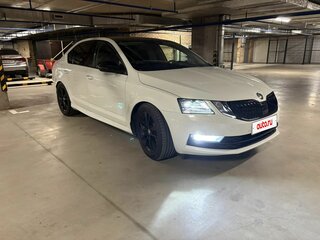 2018 Skoda Octavia III (A7) Рестайлинг, белый, 1950000 рублей, вид 3