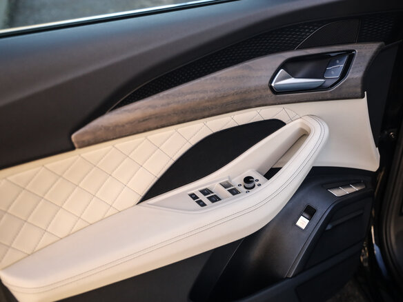 2023 Audi Q6 50 TFSI, чёрный, 6299777 рублей - вид 24