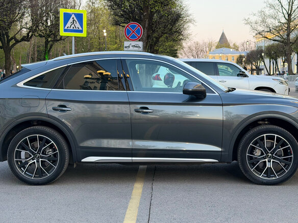 2023 Audi Q5 Sportback 45 TFSI I (FY), серый, 5995000 рублей - вид 4
