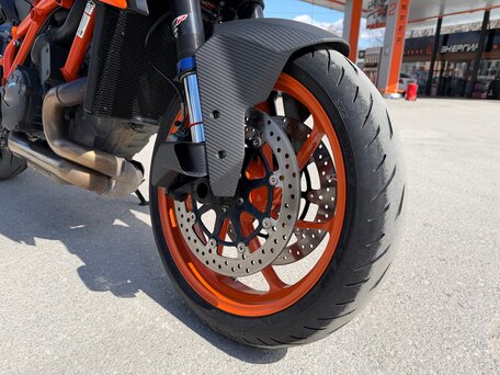 2022 KTM 1290 Super Duke R Evo, оранжевый, 1300000 рублей, вид 4