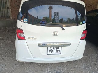 2011 Honda Freed Spike I Рестайлинг, белый, 1150000 рублей, вид 2