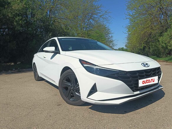 2020 Hyundai Elantra VII (CN7), белый, 1920000 рублей - вид 1
