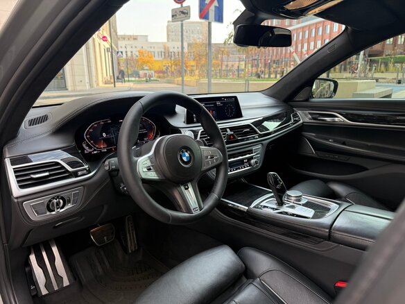 2020 BMW 7 серии 740d xDrive VI (G11/G12) Рестайлинг, серый, 6200000 рублей - вид 5