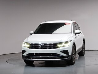 2021 Volkswagen Tiguan II Рестайлинг, белый, 2750000 рублей, вид 1