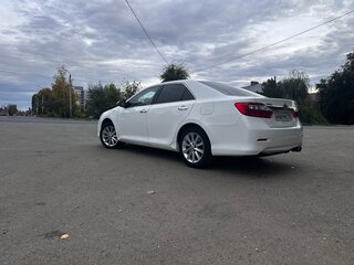 2013 Toyota Camry VII (XV50), белый, 1400000 рублей, вид 2