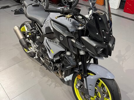 2017 Yamaha MT-10, серый, 1115000 рублей, вид 4