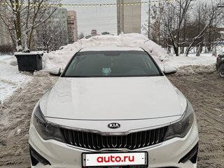 2019 Kia Optima IV Рестайлинг, белый, 2450000 рублей, вид 1