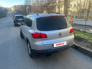 2014 Volkswagen Tiguan I Рестайлинг, серебристый, 1749000 рублей, вид 3