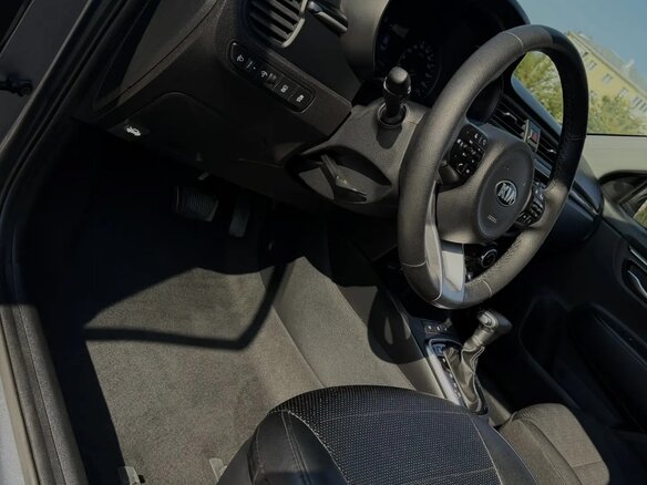 2019 Kia Rio IV, серый, 1450000 рублей - вид 5