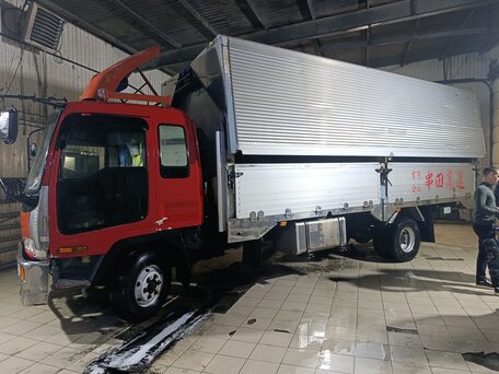 2002 Isuzu Forward (F-Series), красный, 2850000 рублей, вид 1