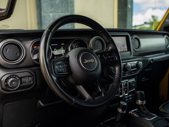 2021 Jeep Wrangler IV (JL), жёлтый, 4900000 рублей - вид 10