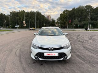2017 Toyota Camry VII (XV50) Рестайлинг 2, белый, 1700000 рублей, вид 3