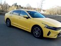 2021 Kia K5 III, жёлтый, 1700000 рублей - вид 1