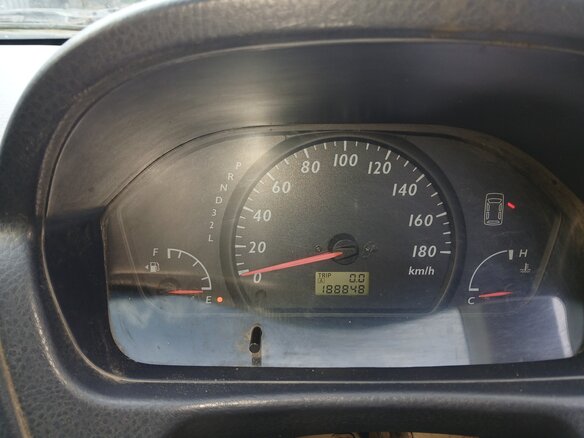 2002 Mitsubishi Dingo I Рестайлинг, серебристый - вид 4