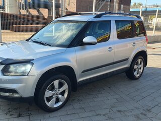 2015 Skoda Yeti I Рестайлинг, серебристый, 920000 рублей, вид 1