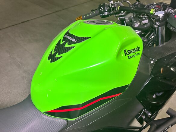 2021 Kawasaki Ninja 400, зелёный - вид 13